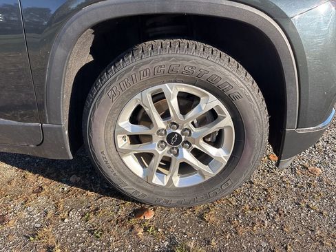 Used 2020 Chevrolet Traverse LT image 12