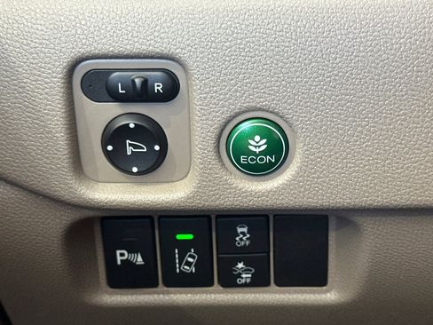 Used 2016 Honda Pilot Touring image 36