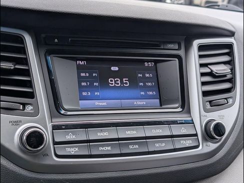 Used 2017 Hyundai Tucson SE image 14