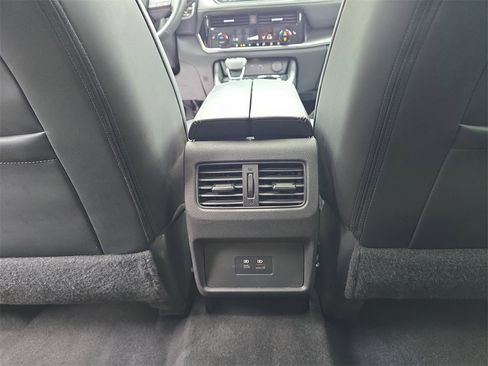 Used 2022 Nissan Rogue SV w/ SV Premium Package image 26