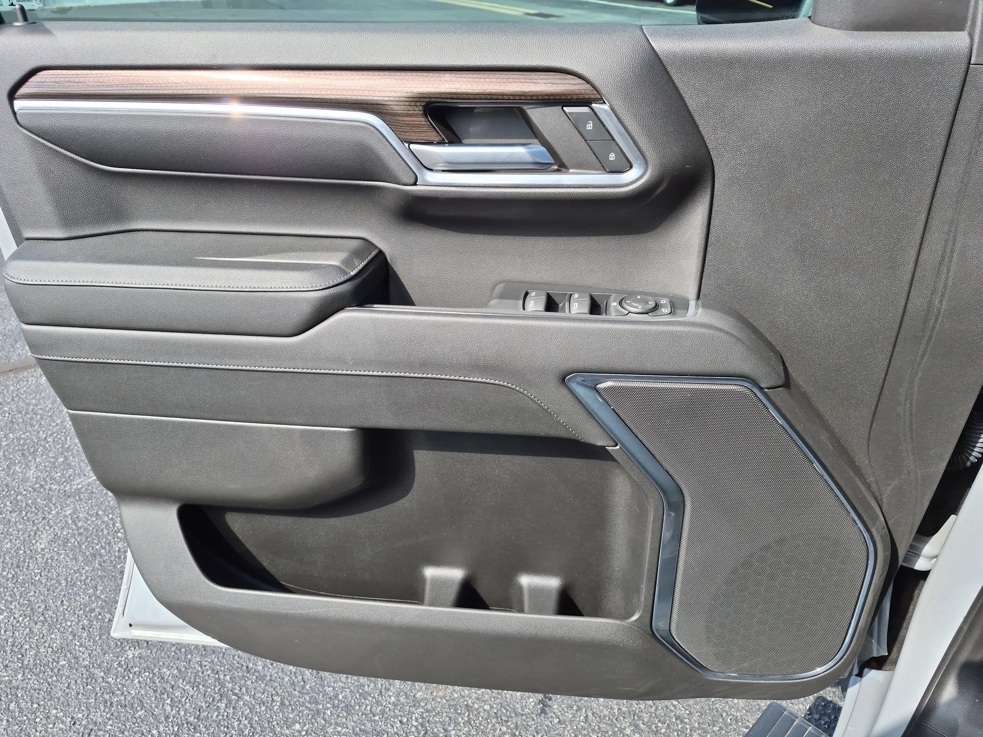 Certified 2024 Chevrolet Silverado 1500 LT AWD/4WD image 22