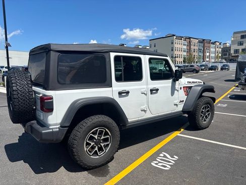 Used 2025 Jeep Wrangler Unlimited Rubicon AWD/4WD image 4