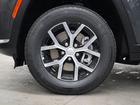 New 2025 Jeep Grand Cherokee L Limited image 9