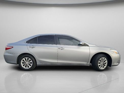 Used 2015 Toyota Camry LE image 25