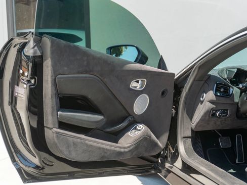 Used 2020 Aston Martin V8 Vantage Coupe RWD image 52