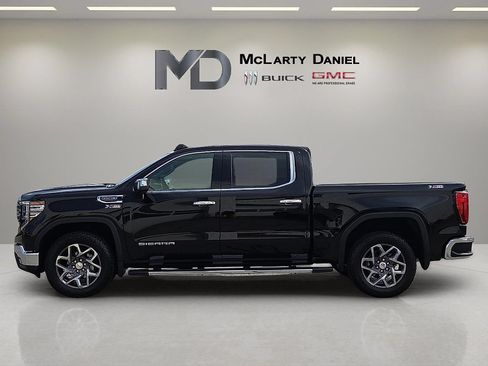 Used 2024 GMC Sierra 1500 SLT w/ SLT Premium Package AWD/4WD image 2
