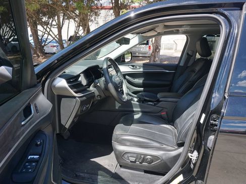 Used 2022 Jeep Grand Cherokee Limited w/ Luxury Tech Group II RWD image 2