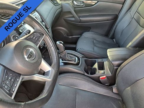 Used 2017 Nissan Rogue SL image 18