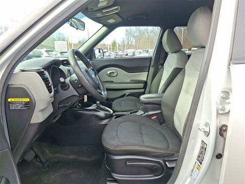 Used 2015 Kia Soul + image 13