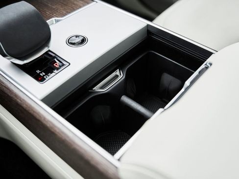 Used 2024 Land Rover Range Rover Long Wheelbase SE image 79