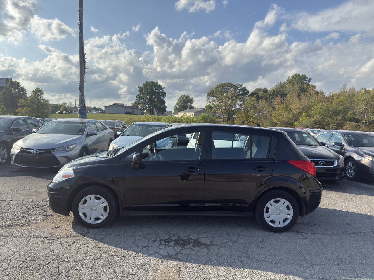 Used 2012 Nissan Versa 1.8 S w/ Plus Pkg FWD image 3