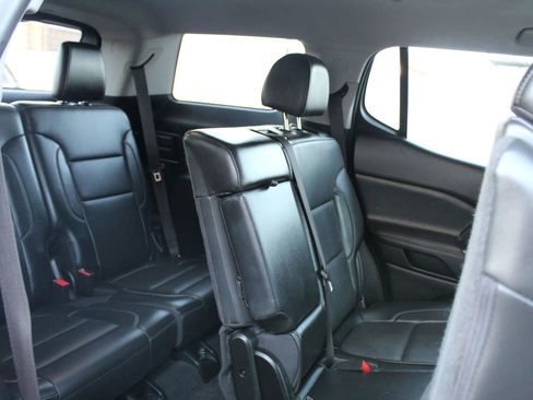 Used 2023 GMC Acadia SLT image 11