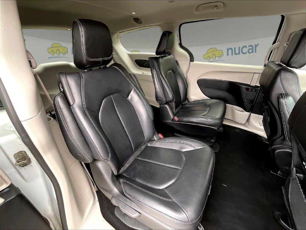 Used 2024 Chrysler Pacifica Limited FWD image 15