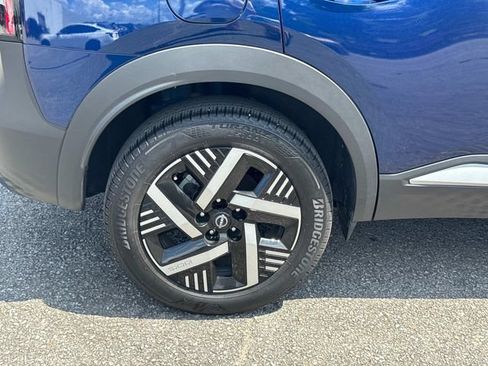 Certified 2025 Nissan Kicks SV FWD image 12