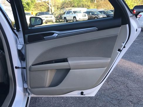 Used 2020 Ford Fusion SE image 15