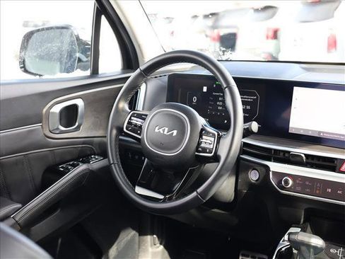 Used 2025 Kia Sorento SX image 11