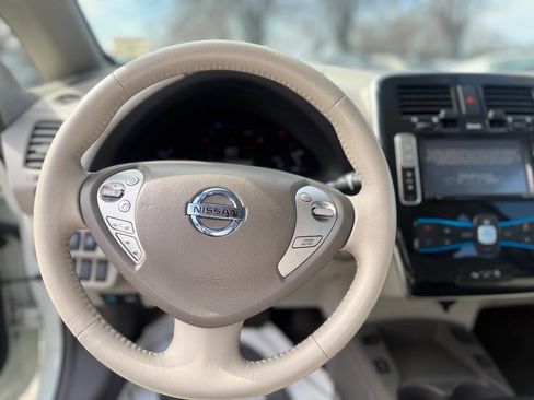 Used 2012 Nissan Leaf SV image 9