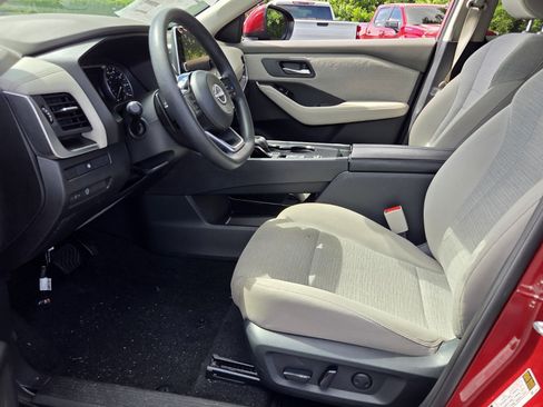 Used 2023 Nissan Rogue SV FWD image 9