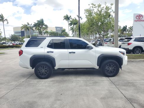 Certified 2025 Toyota 4Runner SR5 image 2