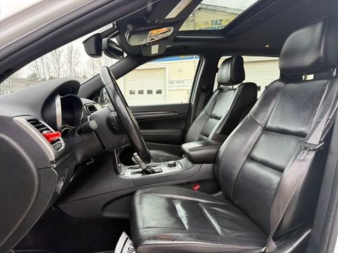 Used 2022 Jeep Grand Cherokee Limited image 11