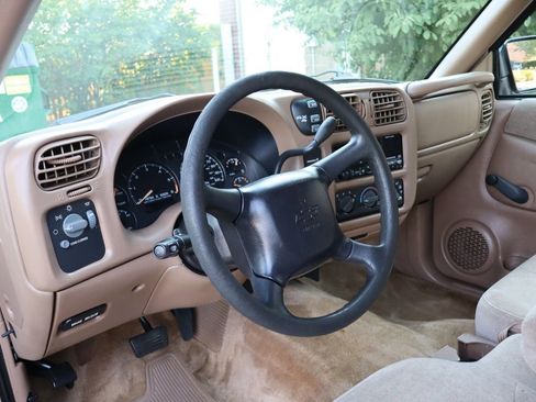 Used 2001 Chevrolet S10 Pickup LS w/ Preferred Equipment Group image 16