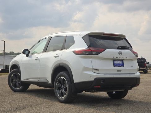 New 2026 Nissan Rogue SV w/ SV Premium Package image 9