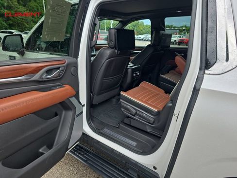 Used 2023 GMC Yukon XL Denali Ultimate AWD/4WD image 23