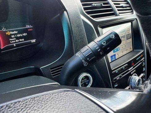 Used 2018 Ford Explorer Limited image 25