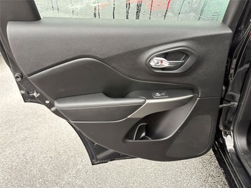 Used 2019 Jeep Cherokee High Altitude image 23