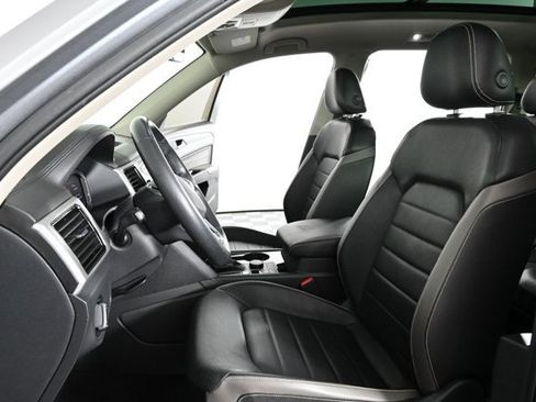 Certified 2022 Volkswagen Atlas SEL Premium image 23