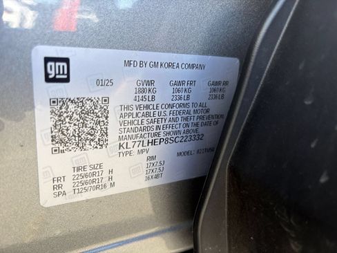 Used 2025 Chevrolet Trax LT FWD image 28