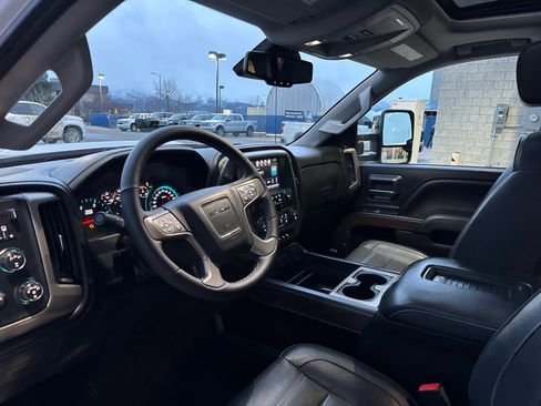 Used 2017 GMC Sierra 2500 Denali w/ Duramax Plus Package image 10