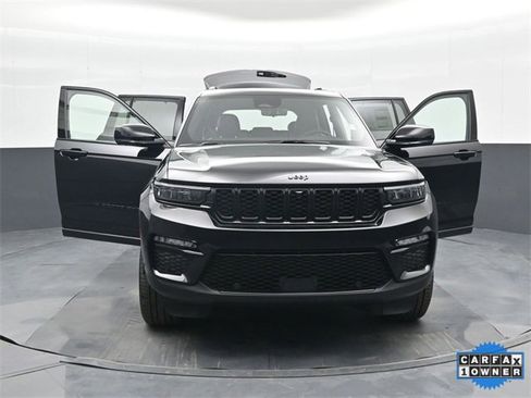 Used 2025 Jeep Grand Cherokee Limited w/ Luxury Tech Group II image 47