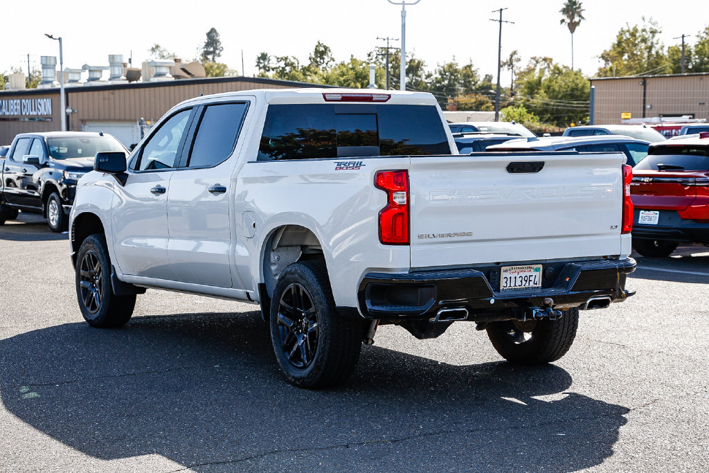 Used 2025 Chevrolet Silverado 1500 LT Trail Boss w/ Convenience Package II AWD/4WD image 2