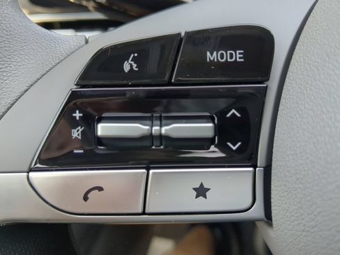 Used 2024 Hyundai Elantra Blue FWD image 15