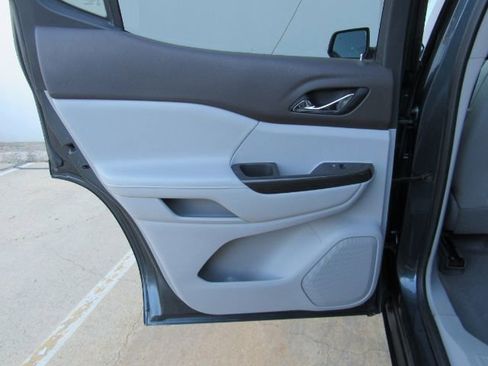 Used 2020 GMC Acadia SLT w/ Driver Alert Package II image 18