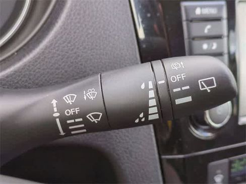 Used 2020 Nissan Rogue SV image 24