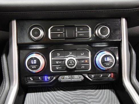 Used 2023 GMC Yukon XL Denali AWD/4WD image 26