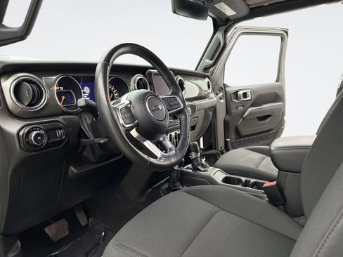 Used 2023 Jeep Wrangler Unlimited Sahara w/ Cold Weather Group AWD/4WD image 10