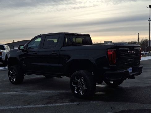 Used 2023 GMC Sierra 1500 AT4 w/ AT4 Premium Package image 4