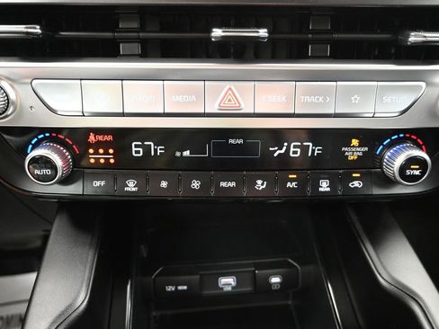 Certified 2025 Kia Telluride LX FWD image 21