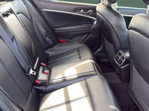 Used 2019 Genesis G70 2.0T Advanced AWD/4WD image 27
