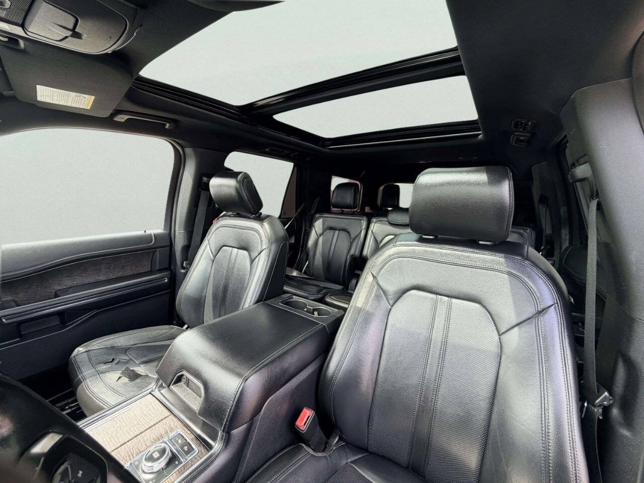 Used 2018 Ford Expedition Limited w/ Equipment Group 301A AWD/4WD image 19