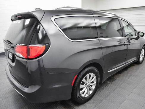 Used 2018 Chrysler Pacifica Touring-L Plus image 7