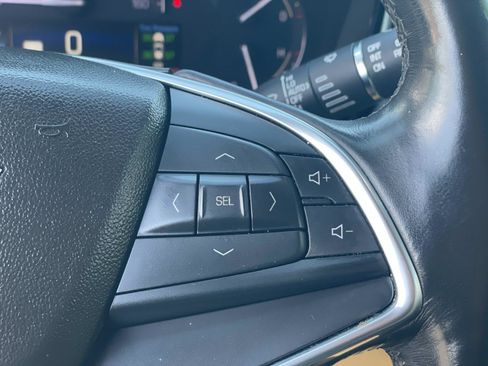 Used 2018 Cadillac XT5 Luxury w/ Driver Awareness Package image 9