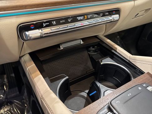 Used 2021 Mercedes-Benz GLS 450 4MATIC image 17