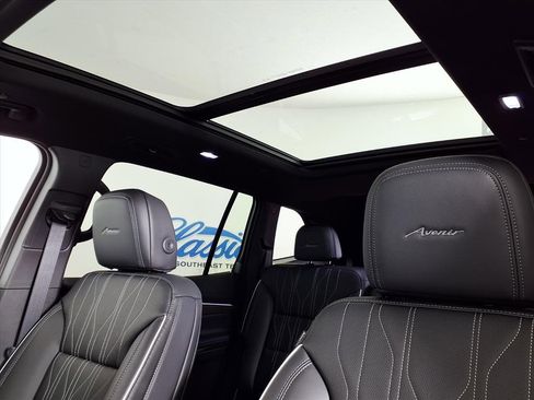 New 2026 Buick Enclave Avenir image 15