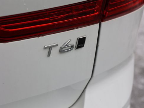 Used 2021 Volvo XC60 T6 R-Design image 10