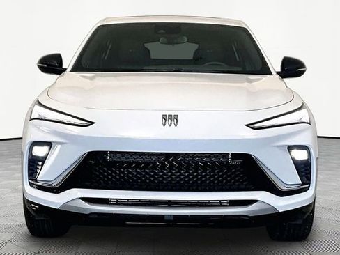 Used 2025 Buick Envista Sport Touring image 3