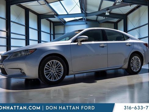 Used 2013 Lexus ES 350 w/ Luxury Pkg FWD image 2